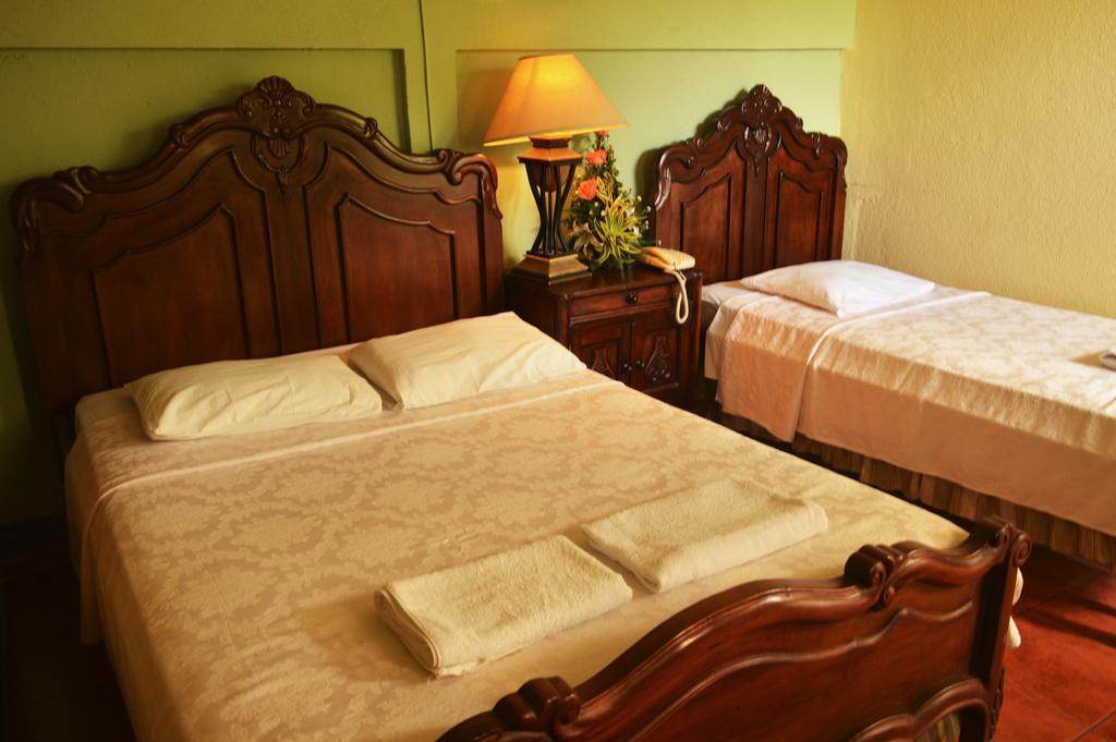 Hotel Real León エクステリア 写真