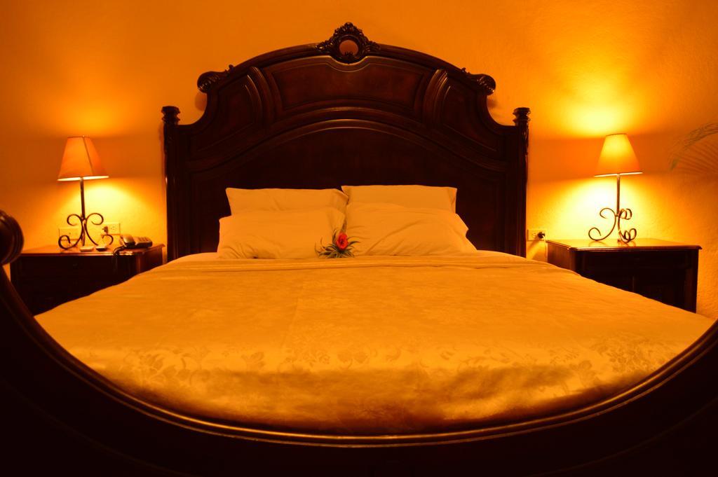 Hotel Real León エクステリア 写真